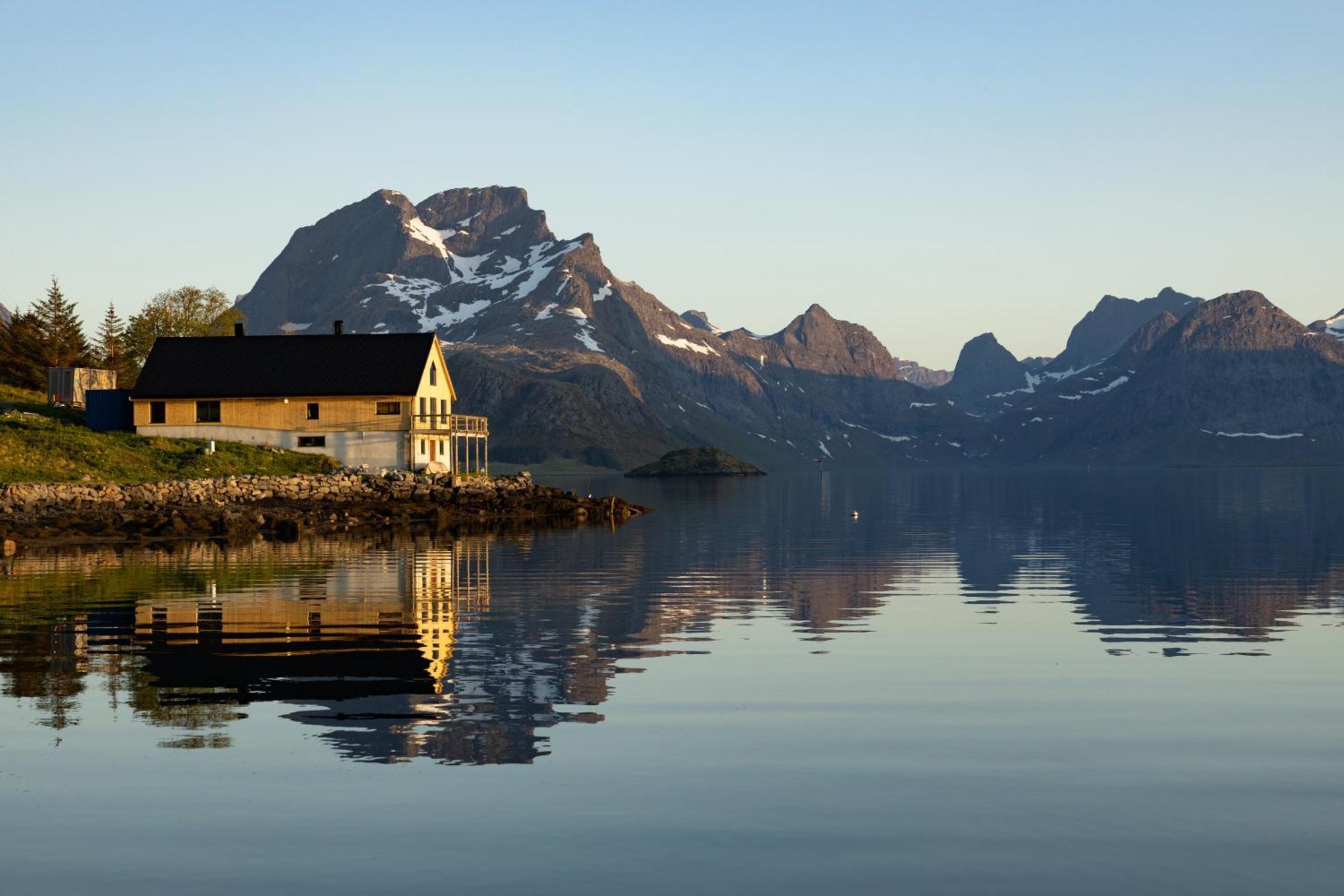 Minkfarmen, Spacious Seaside Cabin With Scenic View Ramberg Exterior foto
